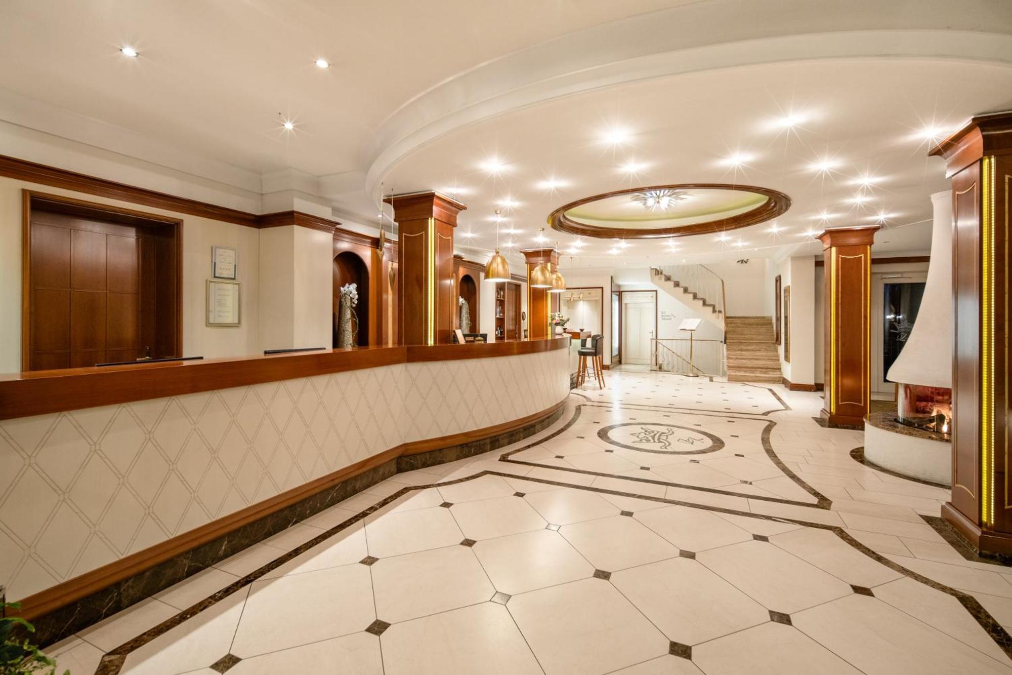 Hotel Dreifluessehof Gaestehaus Passau Bagian luar foto